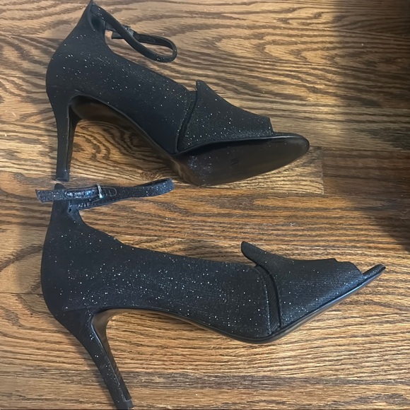 Vaneli Black Heels with Open Toe and Slingback Design - Picture 6 of 7